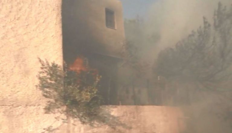 Φωτιά στην Κερατέα – Καίγεται σπίτι στη Συντερίνα