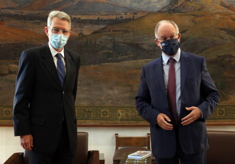 Τασούλας και Πάιατ συζήτησαν για την επικείμενη επίσκεψη Μενέντεζ στην Ελλάδα