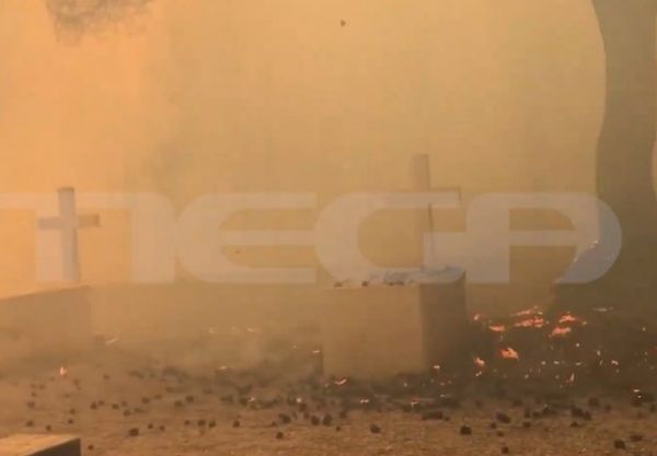 Στους βασιλικούς τάφους στο Τατόι οι φλόγες – Βίντεο ντοκουμέντο