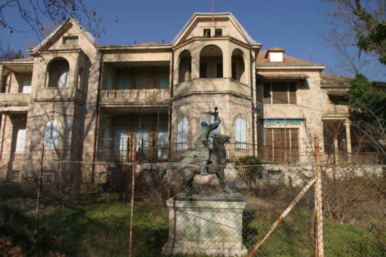 Στην Αθήνα επιστρέφει εκτάκτως η Λίνα Μενδώνη λόγω της φωτιάς στη Βαρυμπόμπη