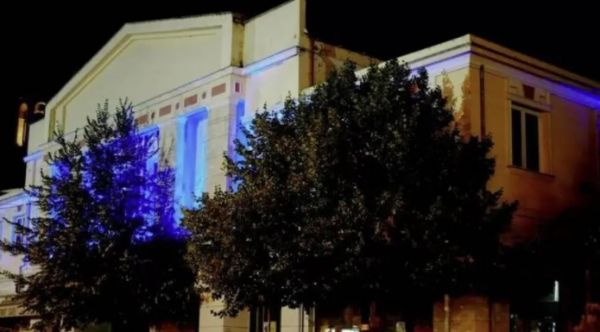 Γρεβενά – Φωταγωγημένο για τρεις ημέρες το δημαρχείο της πόλης για τον «χρυσό» Τεντόγλου