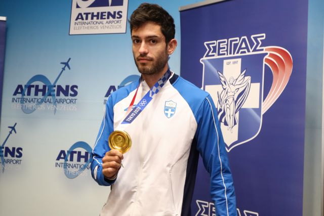 Μίλτος Τεντόγλου – Αποθεώθηκε στο αεροδρόμιο Ελευθέριος Βενιζέλος – Η συνέντευξη