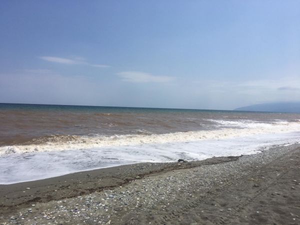 Λάρισα – Η θάλασσα σε Σωτηρίτσα και Βελίκα «άλλαξε χρώμα [εικόνες]