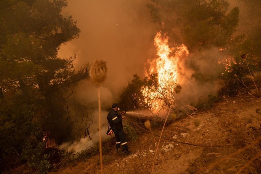 Φωτιά στην Αρκαδία – Μήνυμα εκκένωσης σε αρκετούς οικισμούς