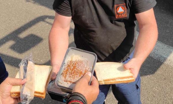 Φωτιές στην Αττική – Στη γέφυρα Αφιδνών, τροφοδοσία για πυρόπληκτους και πυροσβέστες