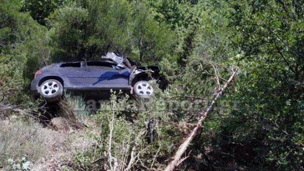 Ευρυτανία – Σοκαριστικό ατύχημα – Αυτοκίνητο έπεσε σε γκρεμό 60 μέτρων, απεγκλωβίστηκε η οδηγός