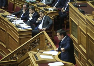 Σύγκρουση στη Βουλή για τις φωτιές – Η επόμενη ημέρα και η στήριξη των πληγέντων
