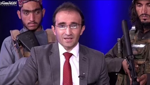 Αφγανιστάν – Βαριά οπλισμένοι Ταλιμπάν εισέβαλαν σε στούντιο – Ανάγκασαν τον παρουσιαστή να τους αποθεώσει