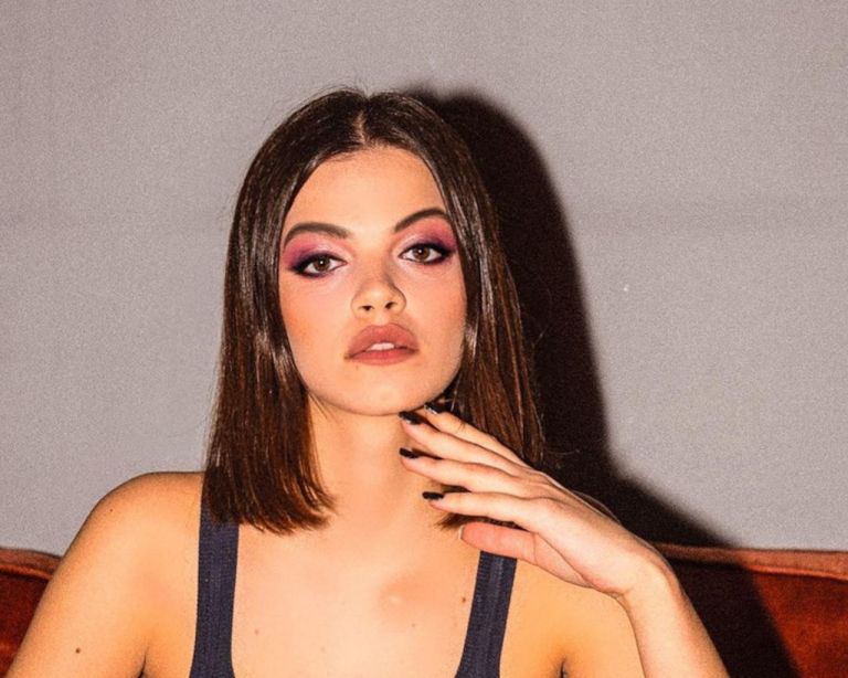 Τζένη Καζάκου – Αγκαλιά με τον μπαμπά της και με ασορτί outfit