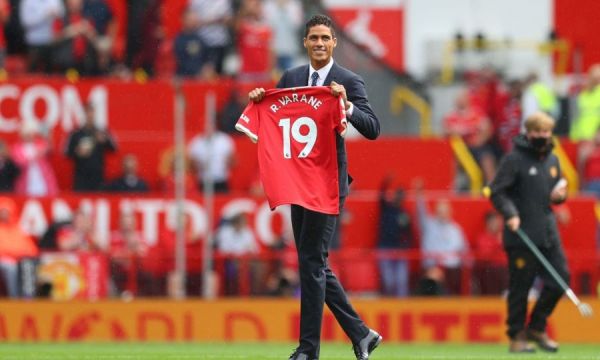 Από την τηλεόραση προτίμησε να δει το Γιουνάιτεντ – Λιντς ο Βαράν