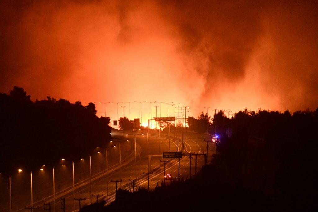 Φωτιά στη Βαρυμπόμπη – Η απάντηση Χαρδαλιά για τις καταγγελλόμενες καθυστερήσεις