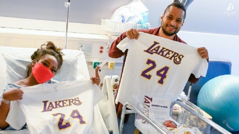 Οι Λέικερς τίμησαν τα μωρά που γεννήθηκαν την ίδια μέρα με τον Μπράιαντ