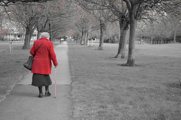 Μειωμένη κινητικότητα και πτώσεις στους ηλικιωμένους λόγω κοροναϊού