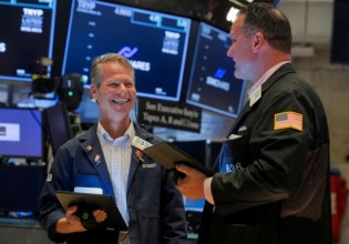 Πρασίνισαν οι δείκτες της Wall Street