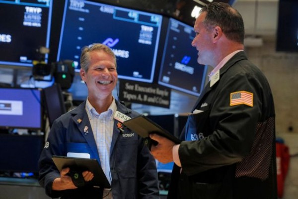 Πρασίνισαν οι δείκτες της Wall Street