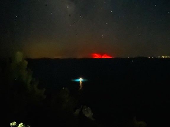 Φωτιά στην Εύβοια - Συγκλονιστική εικόνα - Η πυρκαγιά φαίνεται... ακόμα και από τη Χαλκιδική