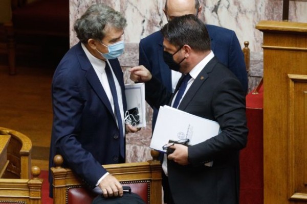 Ανασχηματισμός – Αποδόθηκαν οι ευθύνες στο υπουργείο της κρίσης – Γιατί αντικαταστάθηκαν από Θεοδωρικάκο και Αποστολάκη οι Χρυσοχοΐδης και Χαρδαλιάς