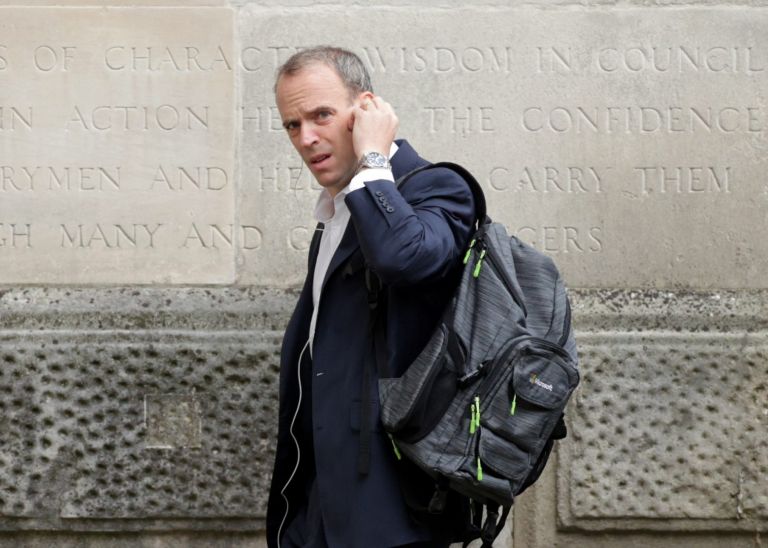 Βρετανία – Ακόμη «στοιχειώνουν» τον ΥΠΕΞ οι διακοπές στην Κρήτη εν μέσω αφγανικής κρίσης