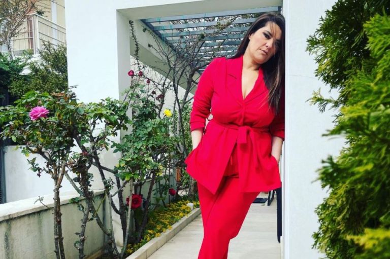 Κατερίνα Ζαρίφη – Με βάρκα μέσα στη νύχτα μέχρι την Εύβοια για να προσφέρει βοήθεια