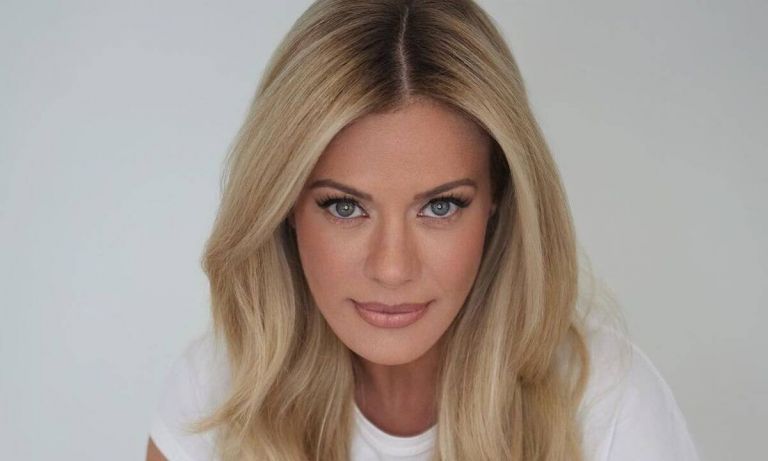 Ζέτα Μακρυπούλια – Ποζάρει χωρίς ρετούς στα 43 της και εντυπωσιάζει