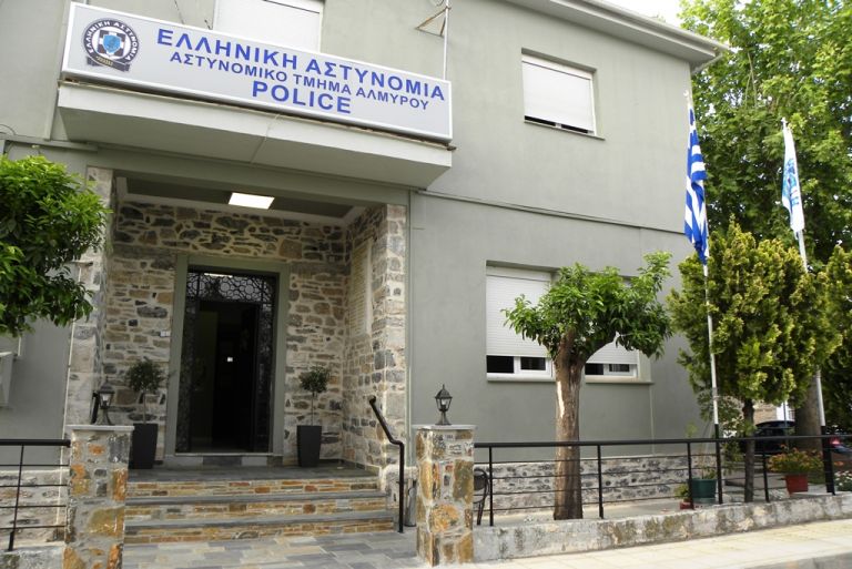 Βόλος – Οικιακή βοηθός έριξε υπνωτικό στο γάλα ηλικιωμένης και της έκλεψε πανάκριβο ρολόι