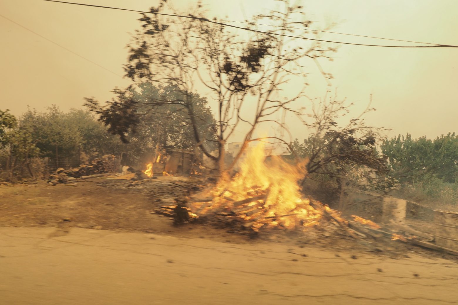 Μεγάλη φωτιά και στη Μεσσηνία - Εκκενώνονται χωριά - Μήνυμα του 112