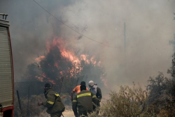 Εύβοια – Βελτιωμένη η εικόνα της πυρκαγιάς στην Κάρυστο – Ανησυχία για τις αναζωπυρώσεις