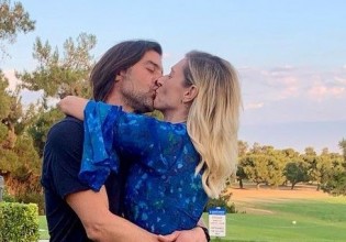 Ζέτα Δούκα – Οικογενειακή παραδοσιακή φωτογραφία στο ηλιοβασίλεμα της Κρήτης