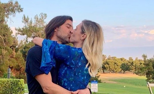 Ζέτα Δούκα – Οικογενειακή παραδοσιακή φωτογραφία στο ηλιοβασίλεμα της Κρήτης