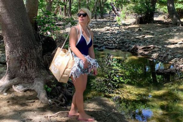 Ελένη Μενεγάκη – Αυτός είναι ο παράδεισός της στην Άνδρο