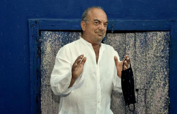 Αντώνης Ξένος – «Για να φτιάξουμε το σπιτάκι μας μάζευα ό,τι άχρηστο υπήρχε από τα σκουπίδια»