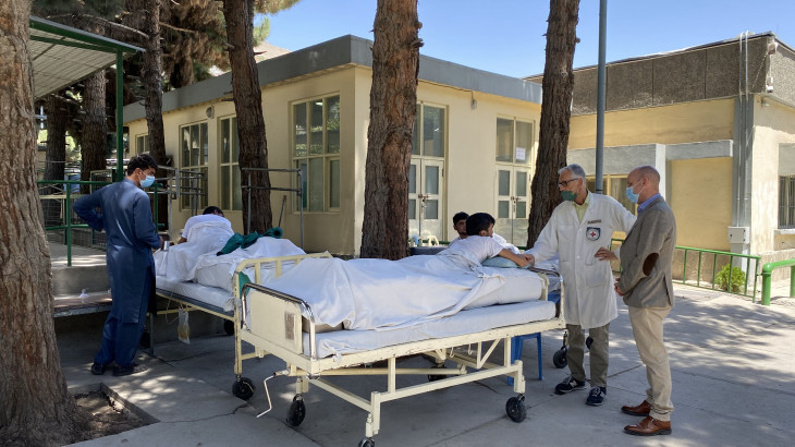 Αφγανιστάν – Πάνω από 4.000 τραυματίες από όπλα νοσηλεύτηκαν στον Ερυθρό Σταυρό από την αρχή του μήνα