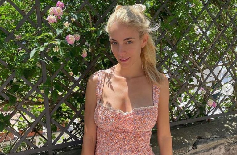 Δούκισσα Νομικού – Αποκαλύπτει τα μυστικά της για φυσικό μακιγιάζ στις διακοπές