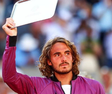 Στέφανος Τσιτσιπάς – Φωτογράφιση στην Αμερικάνικη Vogue για τον «νεαρό και yolo» τενίστα