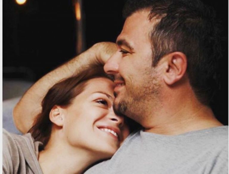 Υβόννη Μπόσνιακ – Μας έδειξε για πρώτη φορά το πρόσωπο της κόρης της με τον Αντώνη Ρέμο