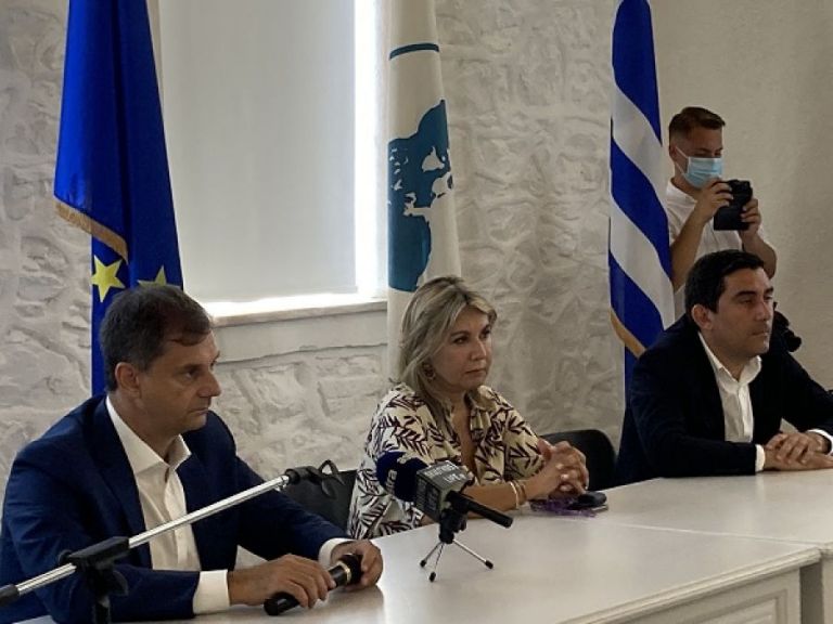 Μήνυμα Θεοχάρη από την Σκιάθο – Ο εμβολιασμός, το εισιτήριο εξόδου προς την ελευθερία