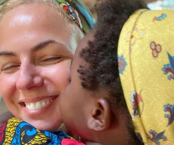 Χριστίνα Κοντοβά – Αποστομωτική απάντηση – «Με ρωτάτε γιατί δεν υιοθετώ από την Ελλάδα»