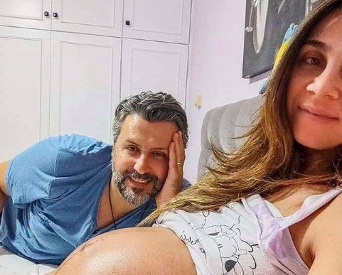 Γιάννης Καλλιάνος – Η σύζυγός του, Χάρις Δαμιανού, μιλά για τη δύσκολη εγκυμοσύνη της