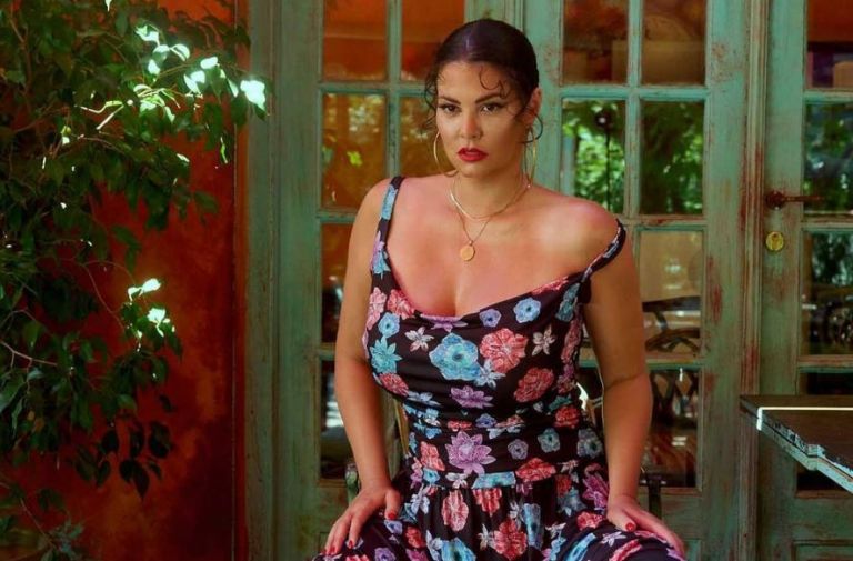 Μαρία Κορινθίου – Η «αμαρτία» της ομορφιάς, το μπούλινγκ και η κόρη της