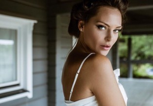 Υβόννη Μπόσνιακ – Επικό throwback από το πάρτι πριν τον γάμο της με τον Αντώνη Ρέμο