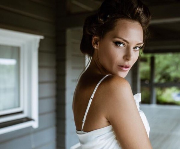 Υβόννη Μπόσνιακ – Επικό throwback από το πάρτι πριν τον γάμο της με τον Αντώνη Ρέμο