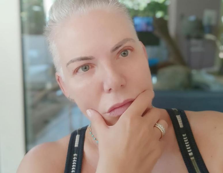 Ξεσπά η Νανά Παλαιτσάκη – «Είναι δυνατόν να δείχνουν τους κ@λους τους αυτές τις μέρες;»