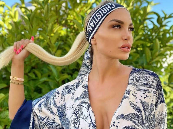 Αλεξάνδρα Παναγιώταρου – Απολαμβάνει τις διακοπές της και βάζει «φωτιά» στο Instagram