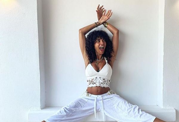 Μαρία Σολωμού – Ποζάρει με το μαγιό της και μαγνητίζει τα βλέμματα