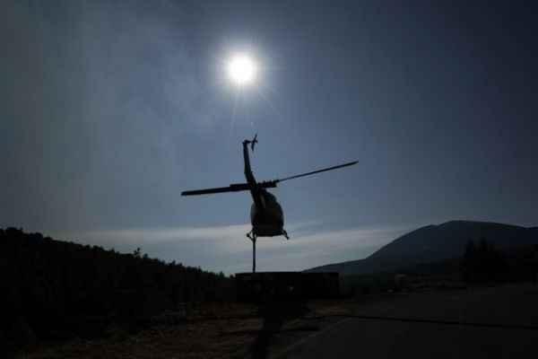 Βίλια – Κοντά στον οικισμό οι φλόγες – Ανεξέλεγκτο το πύρινο μέτωπο