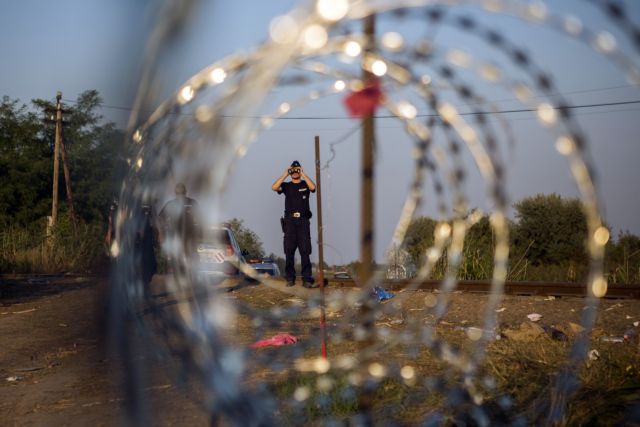 Πολωνία – Yψώνει φράχτη 2,5 μέτρων στα σύνορα με τη Λευκορωσία για να εμποδίσει τις μεταναστευτικές ροές