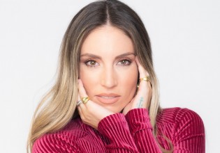 Αθηνά Οικονομάκου – Η αλλαγή στην εμφάνισή της μάς εντυπωσίασε και έπεται συνέχεια