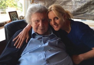 Πέγκυ Ζήνα για Μίκη Θεοδωράκη – «Έγινα καλύτερη τραγουδίστρια από την συνεργασία μαζί του»