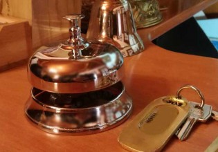 Σφοδρές αντιδράσεις για την εργασία παιδιών από δομές σε ξενοδοχεία