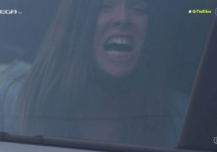 Η Γη της Ελιάς – Απόπειρα αρπαγής της Μυρτάλης – Ο Αλέξης παλεύει για να τη σώσει